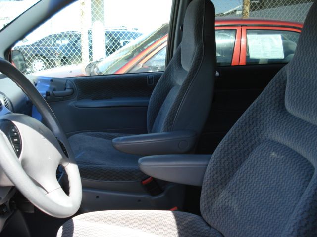 Plymouth Grand Voyager 1998 photo 6