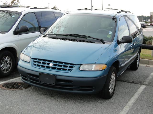 Plymouth Grand Voyager 1998 photo 1
