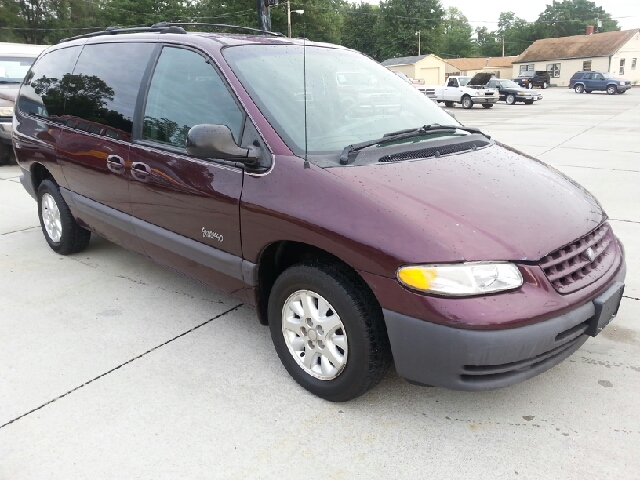 Plymouth Grand Voyager 1999 photo 0