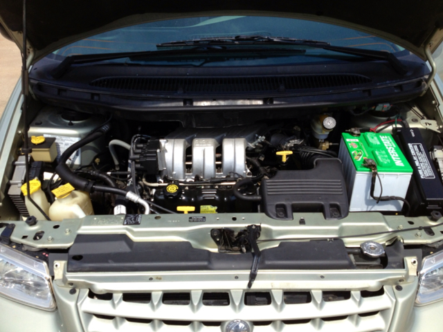 Plymouth Grand Voyager 1999 photo 1