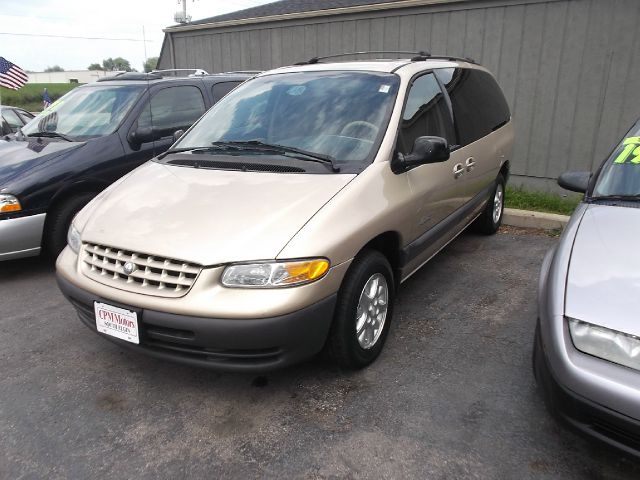 Plymouth Grand Voyager 1999 photo 3