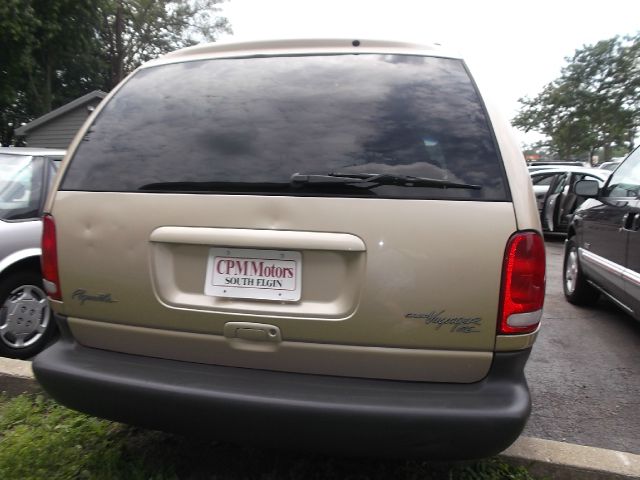 Plymouth Grand Voyager 1999 photo 4