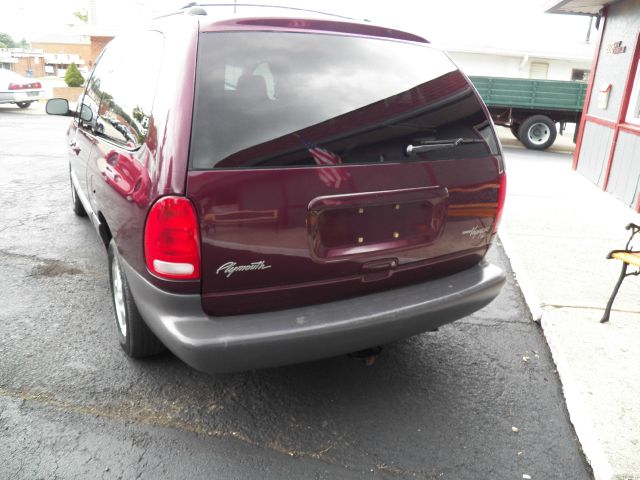 Plymouth Grand Voyager 1999 photo 1