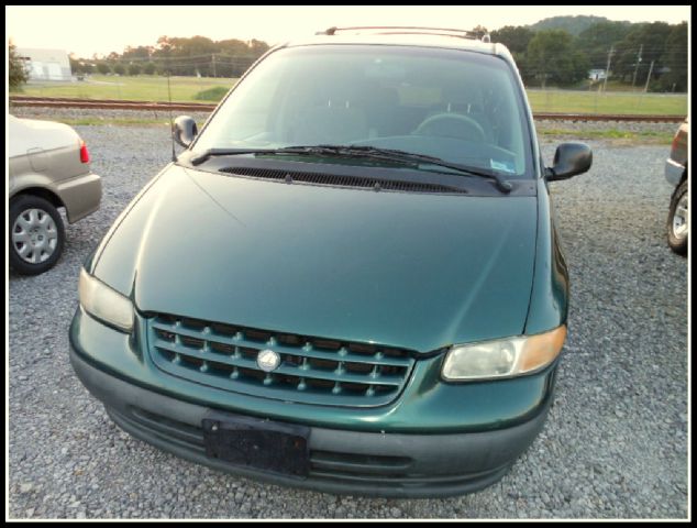 Plymouth Grand Voyager 1999 photo 1
