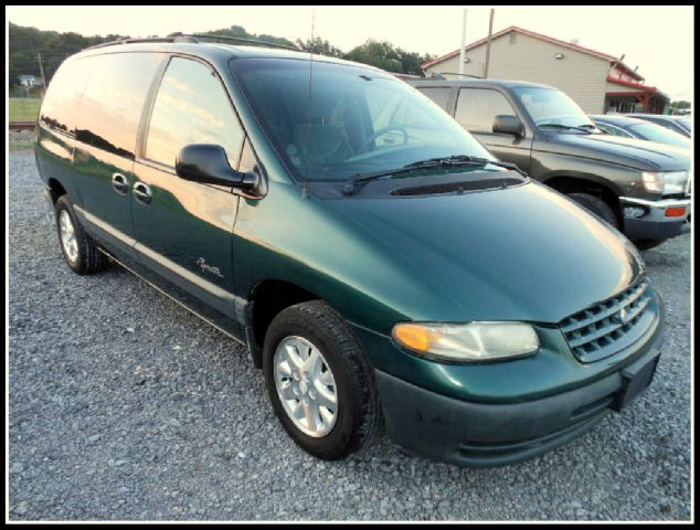 Plymouth Grand Voyager 1999 photo 3