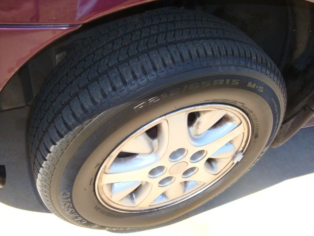 Plymouth Grand Voyager 2000 photo 2