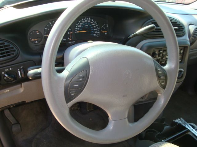 Plymouth Grand Voyager 2000 photo 3