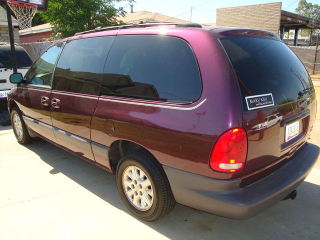 Plymouth Grand Voyager 2000 photo 4