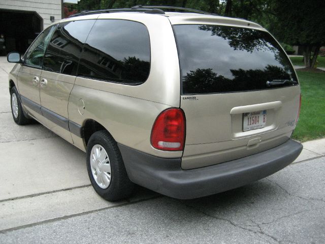 Plymouth Grand Voyager 2000 photo 1