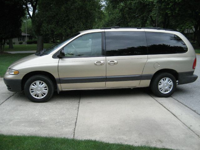 Plymouth Grand Voyager 2000 photo 3