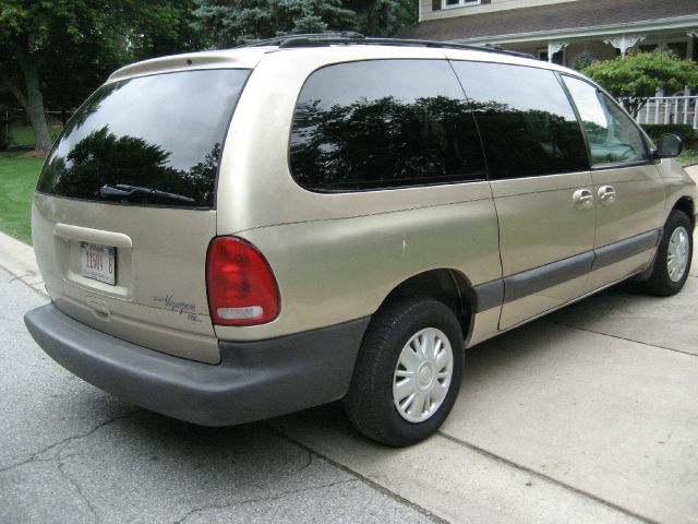 Plymouth Grand Voyager 2000 photo 4