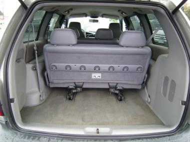Plymouth Grand Voyager 2000 photo 2