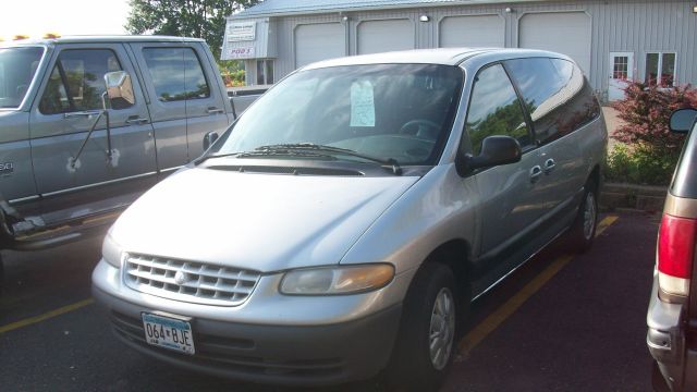 Plymouth Grand Voyager 2000 photo 1