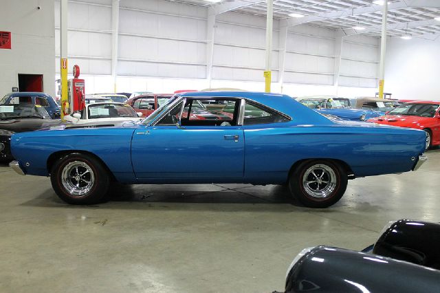 Plymouth ROAD RUNNER DX 4x4 Coupe