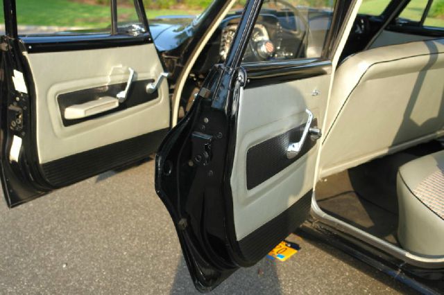 Plymouth Valiant 1960 photo 43