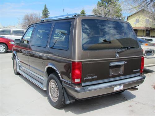 Plymouth Voyager 1988 photo 1