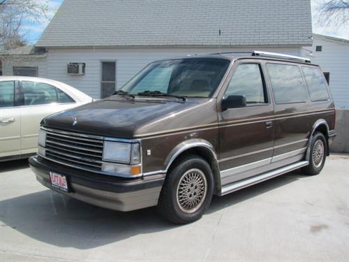 Plymouth Voyager 1988 photo 3