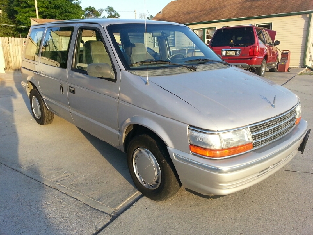 Plymouth Voyager 1991 photo 1