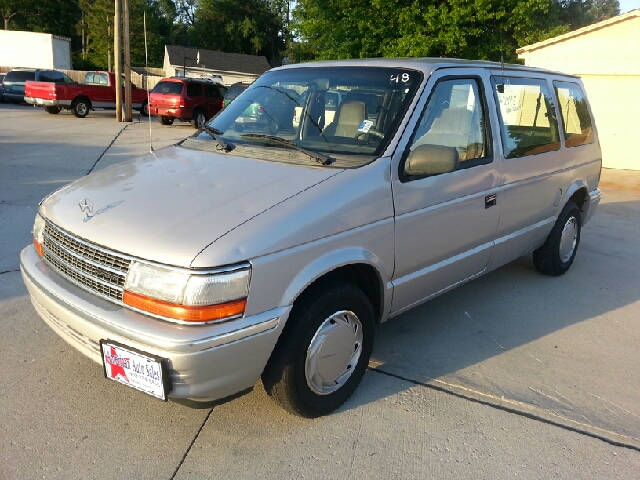 Plymouth Voyager 1991 photo 4