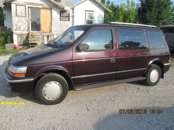 Plymouth Voyager 1991 photo 3