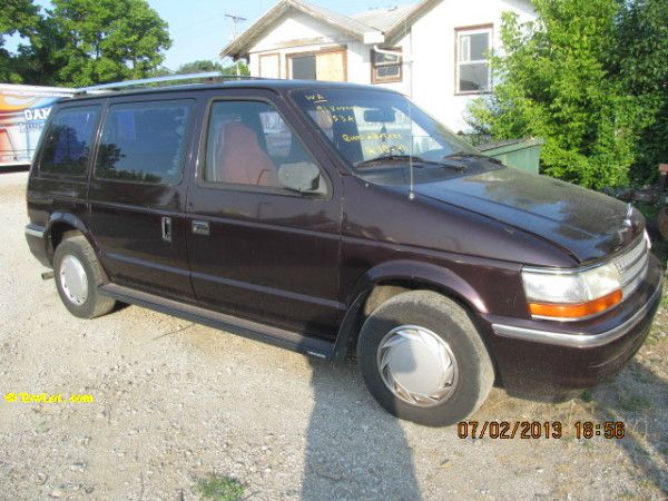 Plymouth Voyager 1991 photo 4