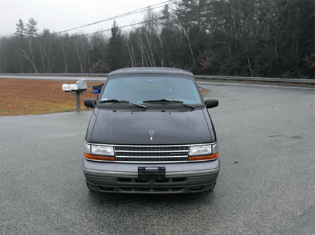 Plymouth Voyager 1994 photo 3