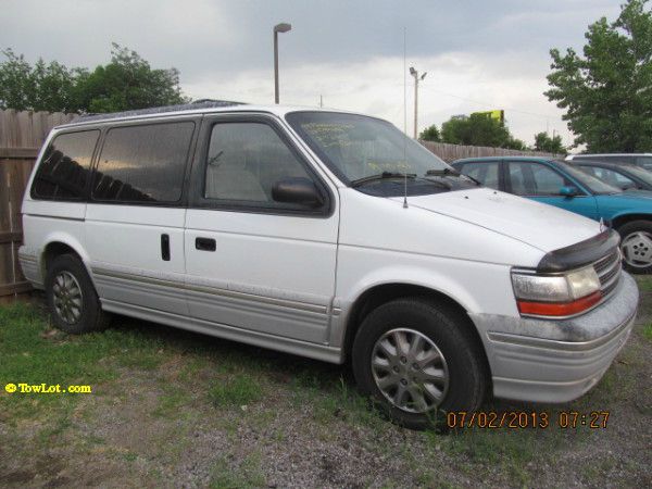 Plymouth Voyager 1994 photo 1