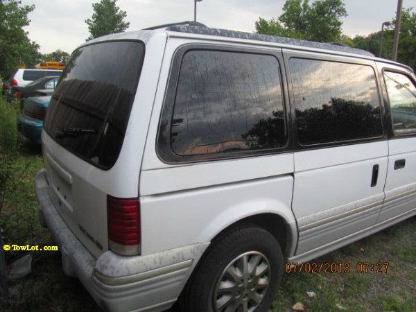 Plymouth Voyager 1994 photo 2