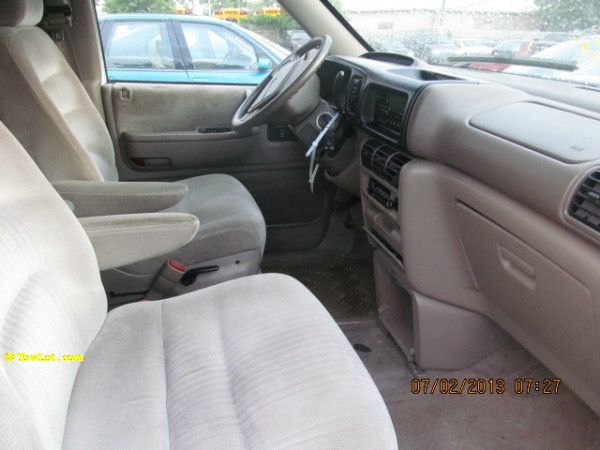 Plymouth Voyager 1994 photo 4