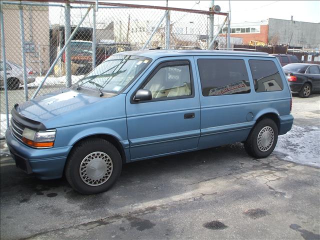 Plymouth Voyager SE MiniVan