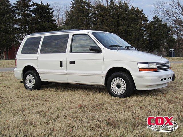 Plymouth Voyager 1995 photo 1