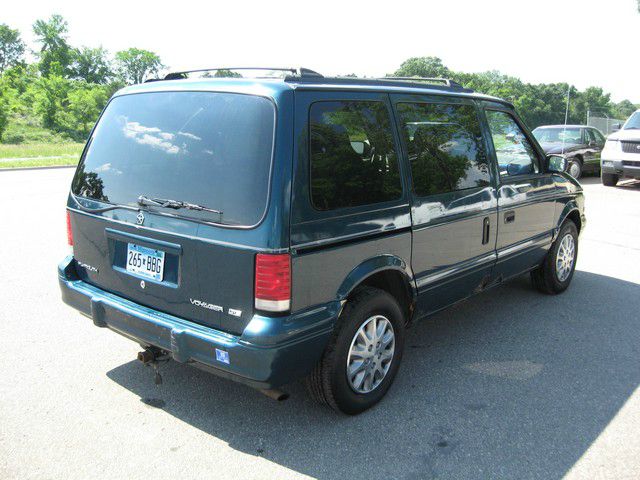 Plymouth Voyager 1995 photo 3