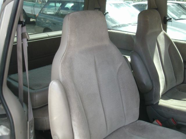 Plymouth Voyager 1995 photo 3