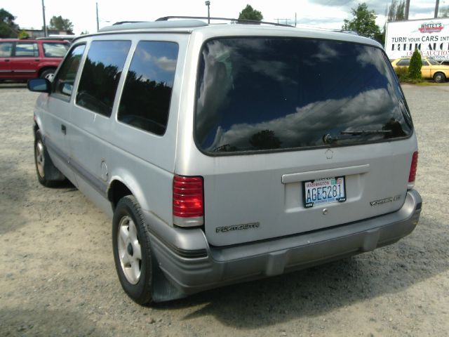 Plymouth Voyager 1995 photo 4