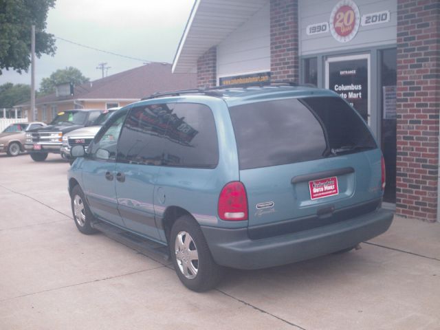 Plymouth Voyager 1996 photo 1