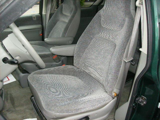 Plymouth Voyager 1996 photo 2
