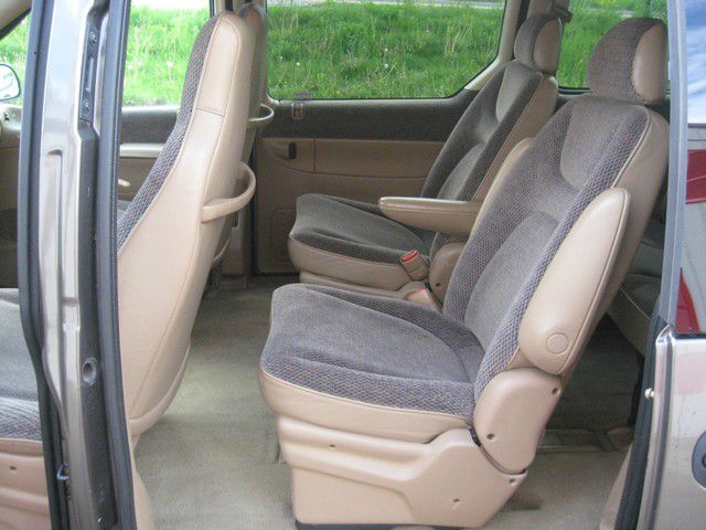 Plymouth Voyager SE MiniVan
