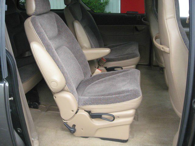 Plymouth Voyager 1997 photo 12