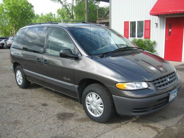 Plymouth Voyager 1997 photo 4