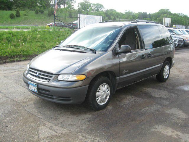 Plymouth Voyager 1997 photo 5