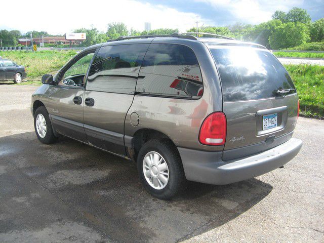 Plymouth Voyager 1997 photo 6