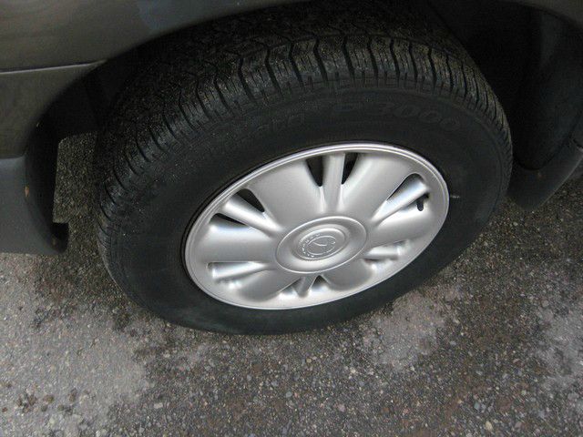 Plymouth Voyager 1997 photo 7