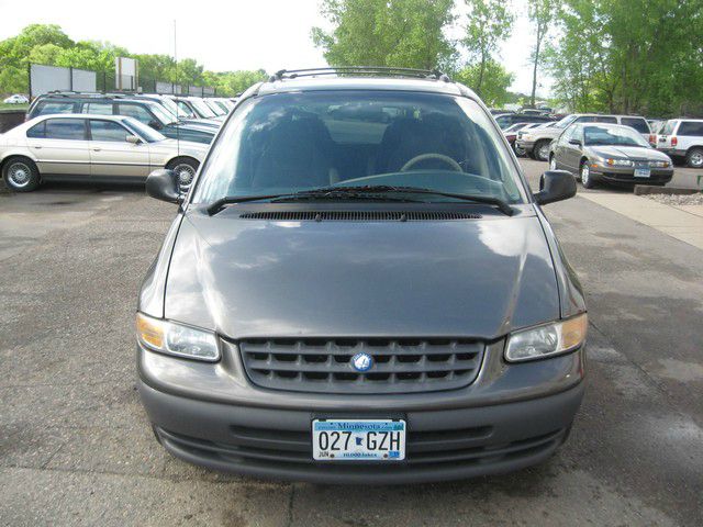 Plymouth Voyager 1997 photo 9