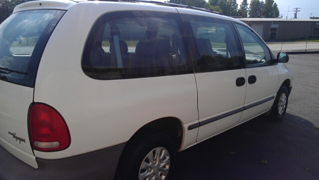 Plymouth Voyager 1997 photo 4