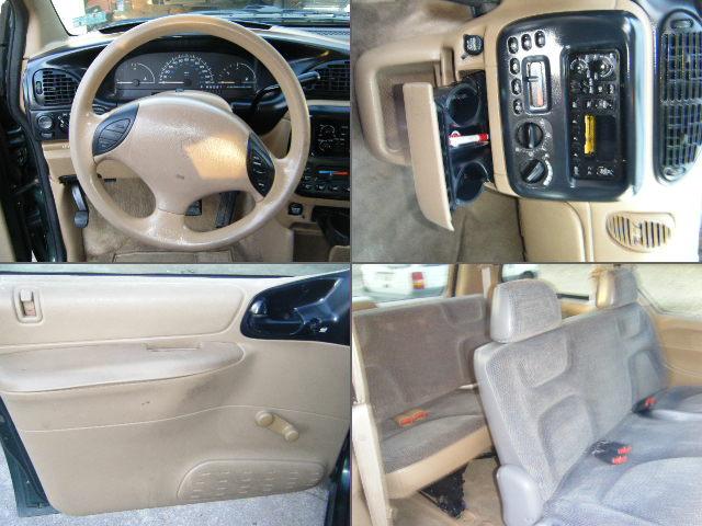 Plymouth Voyager 1997 photo 1