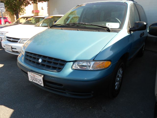 Plymouth Voyager 1997 photo 1