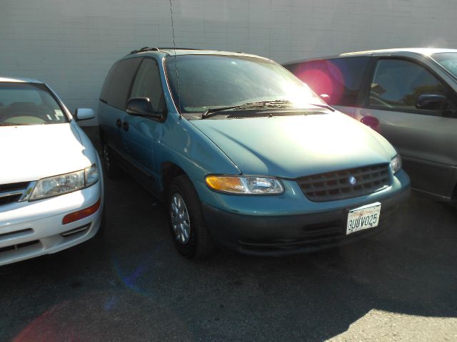 Plymouth Voyager 1997 photo 2