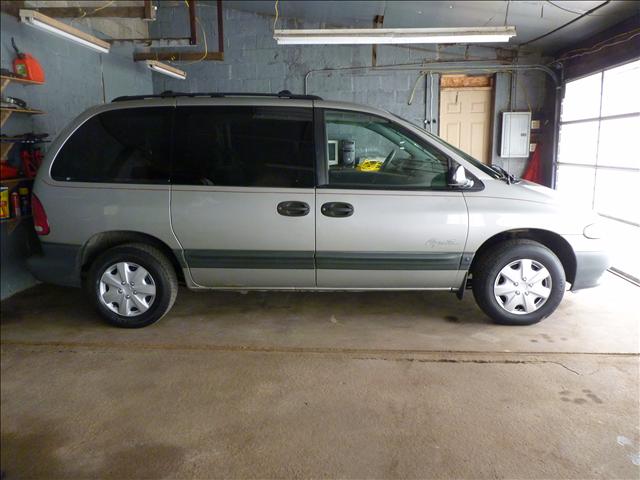 Plymouth Voyager 1997 photo 0