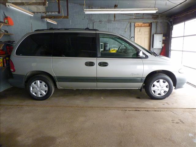 Plymouth Voyager SE MiniVan
