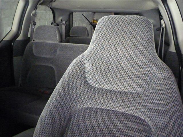 Plymouth Voyager 1997 photo 2